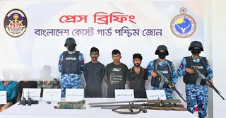 সুন্দরবনে ‘অপারেশন ম্যানগ্রোভ শিল্ড’; অস্ত্র-গোলাবারুদসহ ৩ বনদস্যু আটক